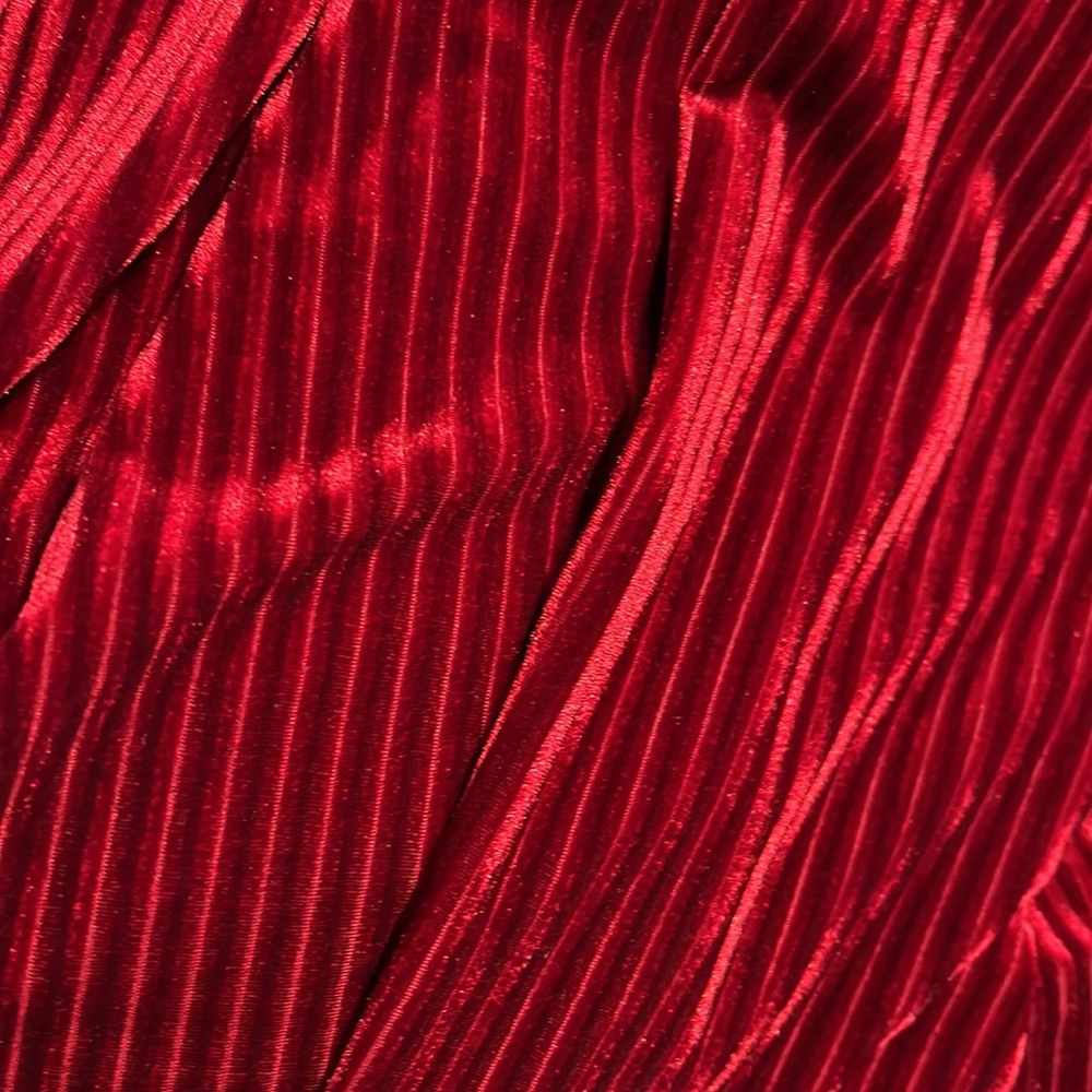 Red velvet dress - Picture 4 of 4